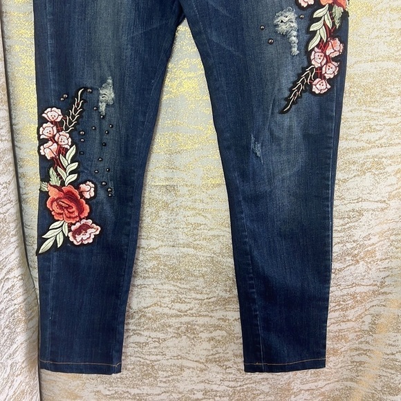 MONDAY Premium Dark Wash Embroidered/Studded Jeans Size M - Picture 4 of 12